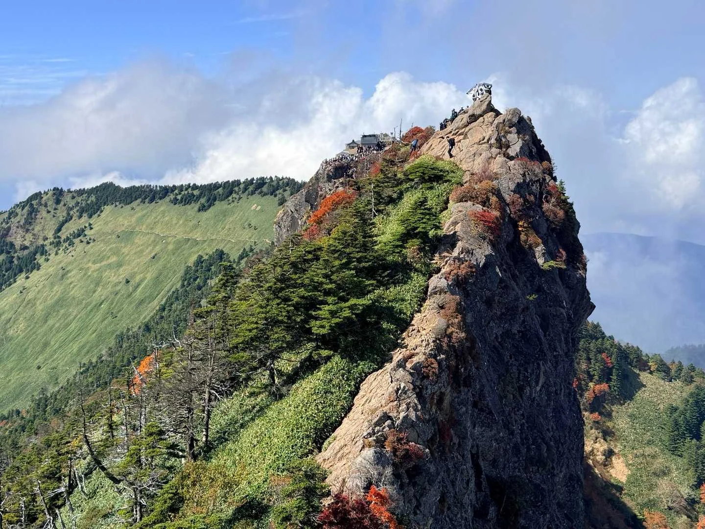 石鎚山・成就社ルート｜振り返って望む天狗岳