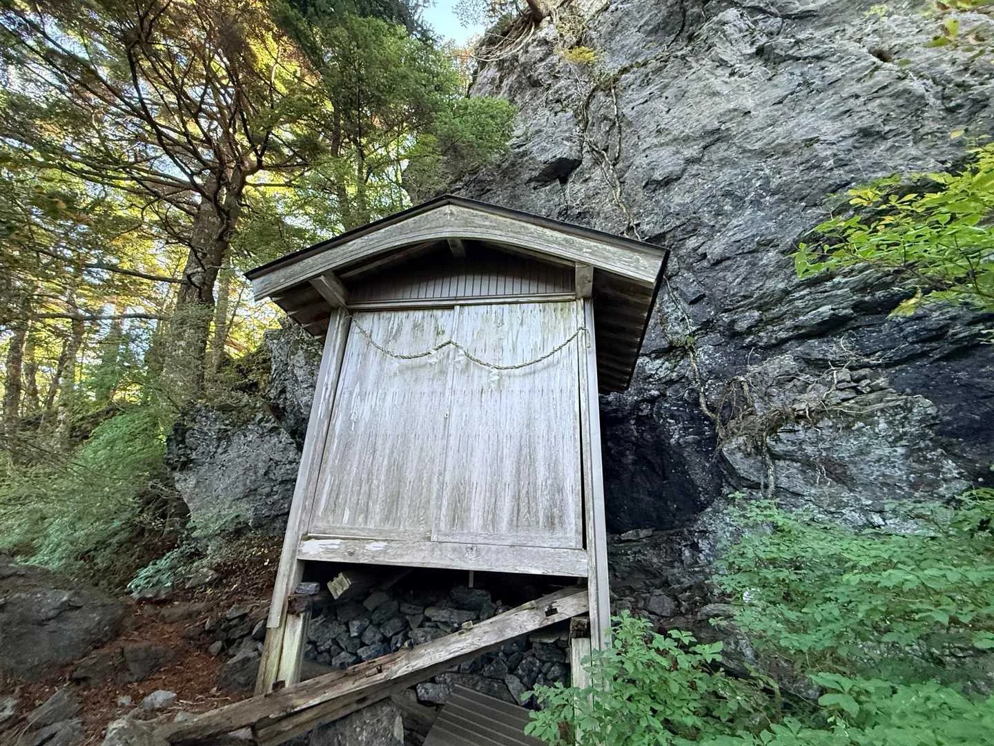 徳島県の剣山・次郎笈登山|静かな西島神社