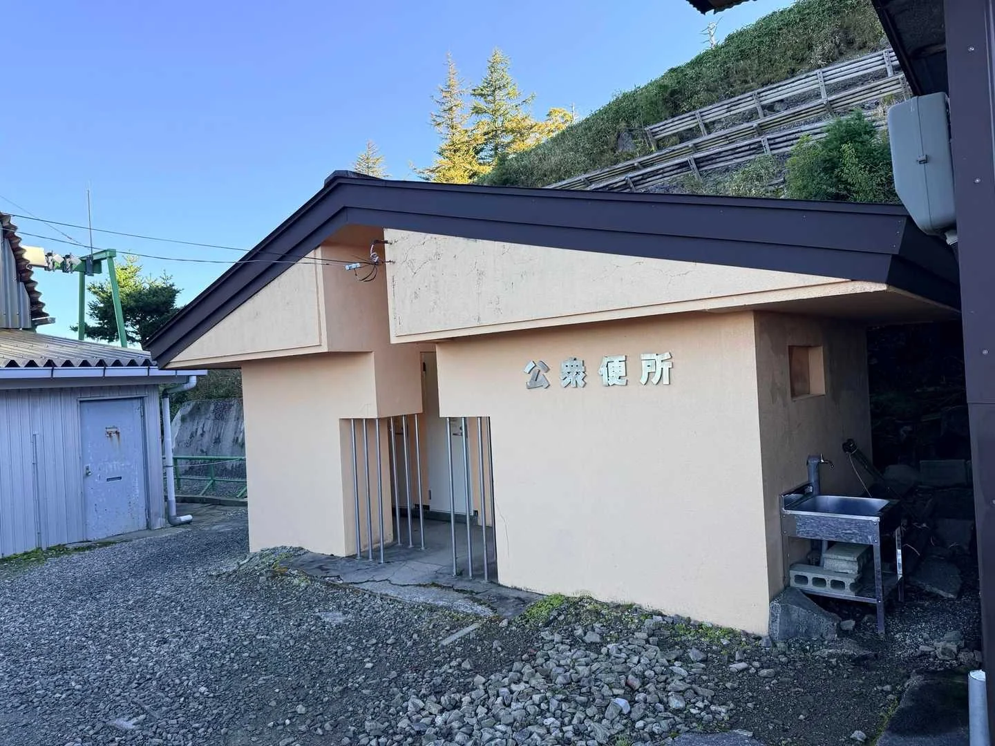 徳島県の剣山・次郎笈登山|西島駅前のトイレ