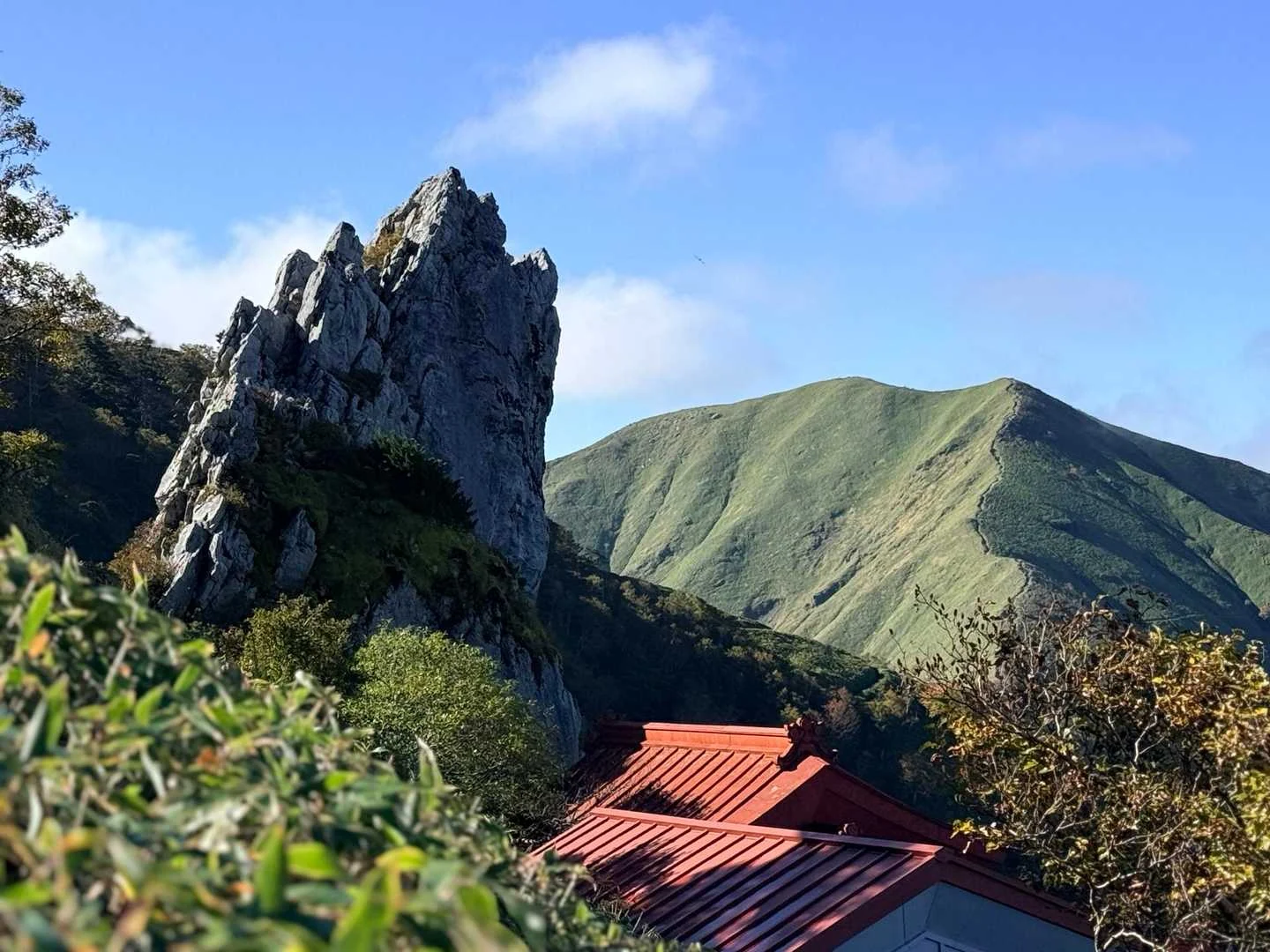 徳島県の剣山・次郎笈登山|次郎笈を望む