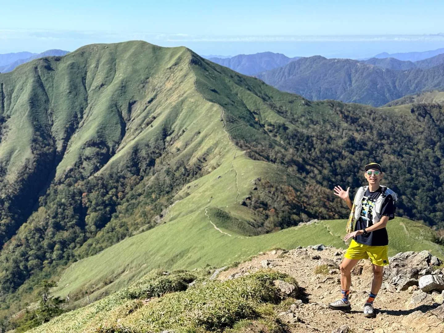 徳島県の剣山・次郎笈登山|次郎笈へ続く稜線