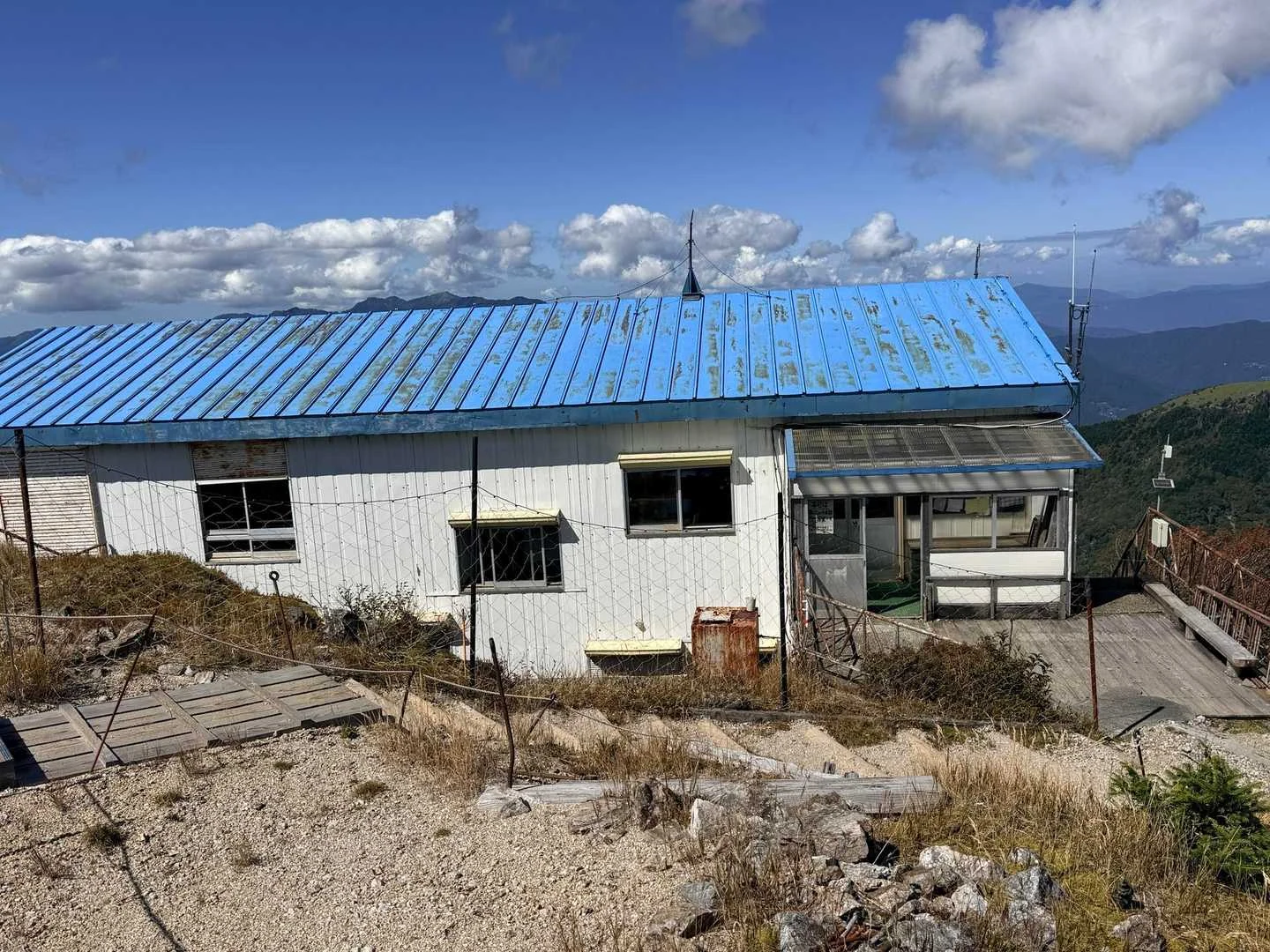 徳島県の剣山・次郎笈登山|雲海荘の建物