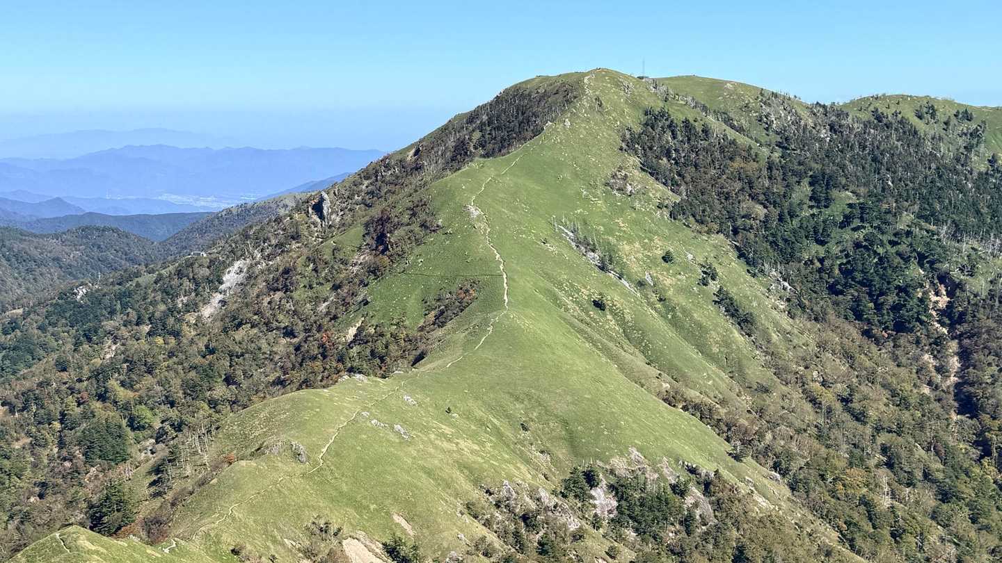 剣山・次郎笈へ初めての四国登山｜見ノ越から歩く天空の稜線と山頂ごはん